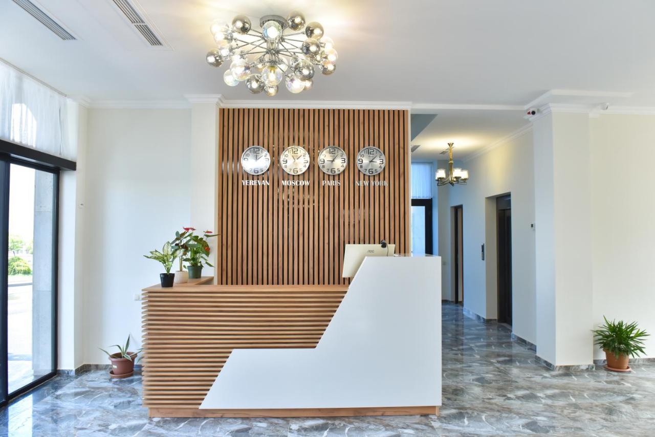Altunyan Hotel Yerevan Bagian luar foto