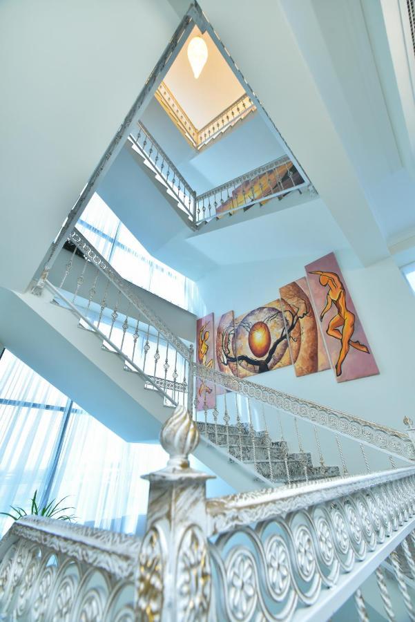 Altunyan Hotel Yerevan Bagian luar foto