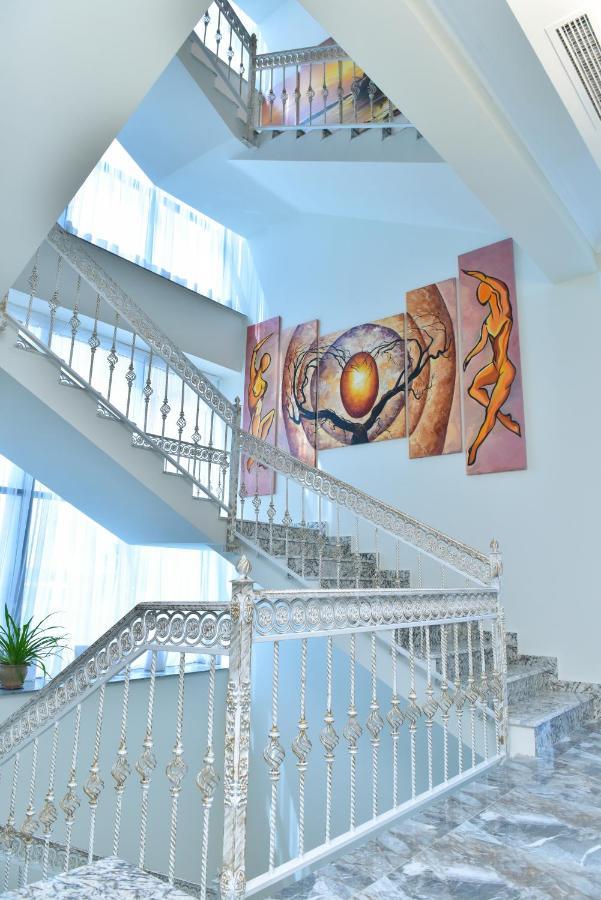 Altunyan Hotel Yerevan Bagian luar foto