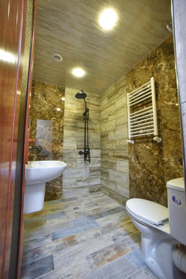 Altunyan Hotel Yerevan Bagian luar foto
