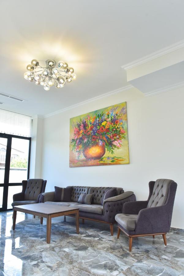 Altunyan Hotel Yerevan Bagian luar foto