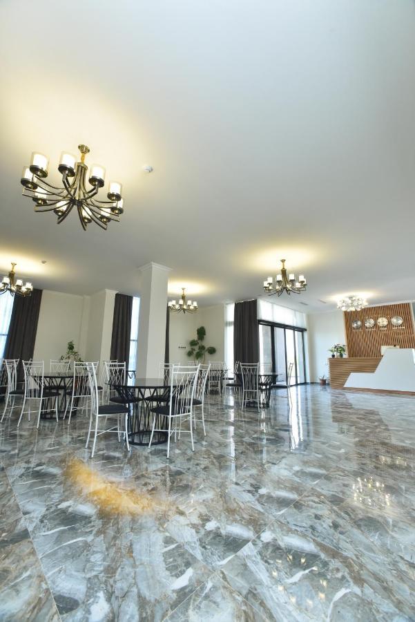 Altunyan Hotel Yerevan Bagian luar foto