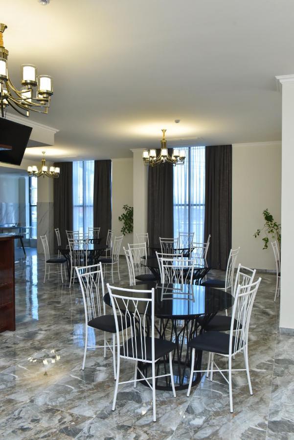 Altunyan Hotel Yerevan Bagian luar foto