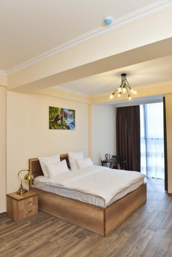 Altunyan Hotel Yerevan Bagian luar foto
