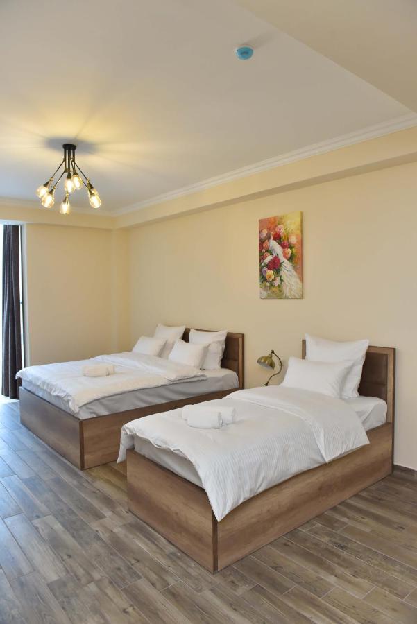 Altunyan Hotel Yerevan Bagian luar foto
