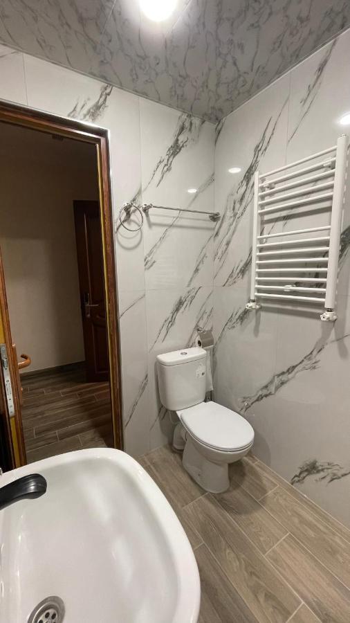 Altunyan Hotel Yerevan Bagian luar foto