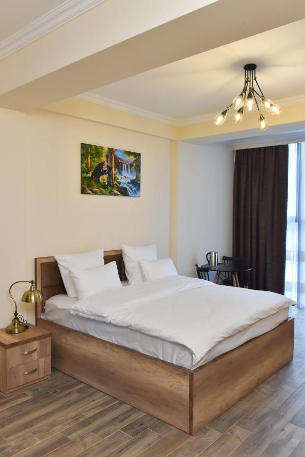 Altunyan Hotel Yerevan Bagian luar foto