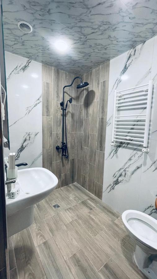 Altunyan Hotel Yerevan Bagian luar foto