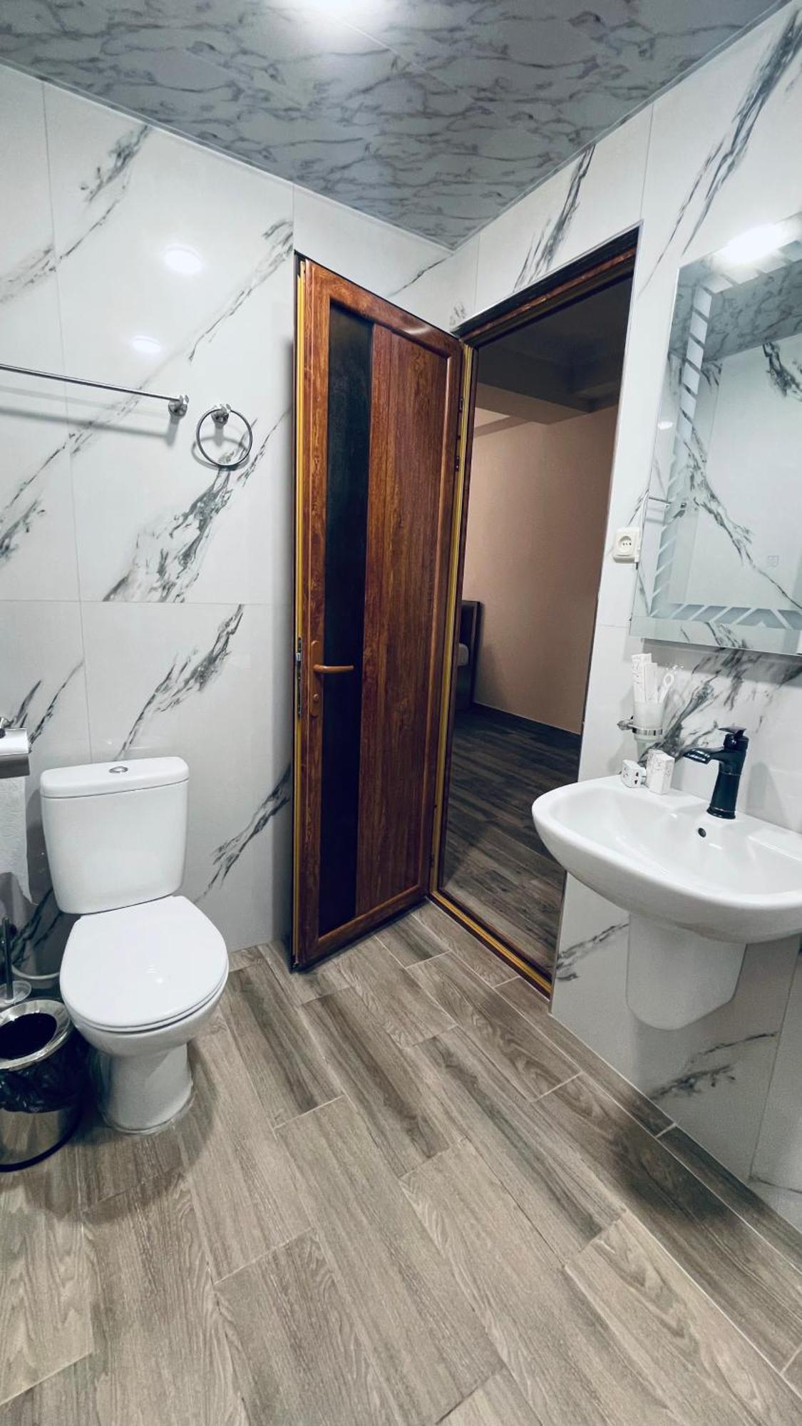Altunyan Hotel Yerevan Bagian luar foto
