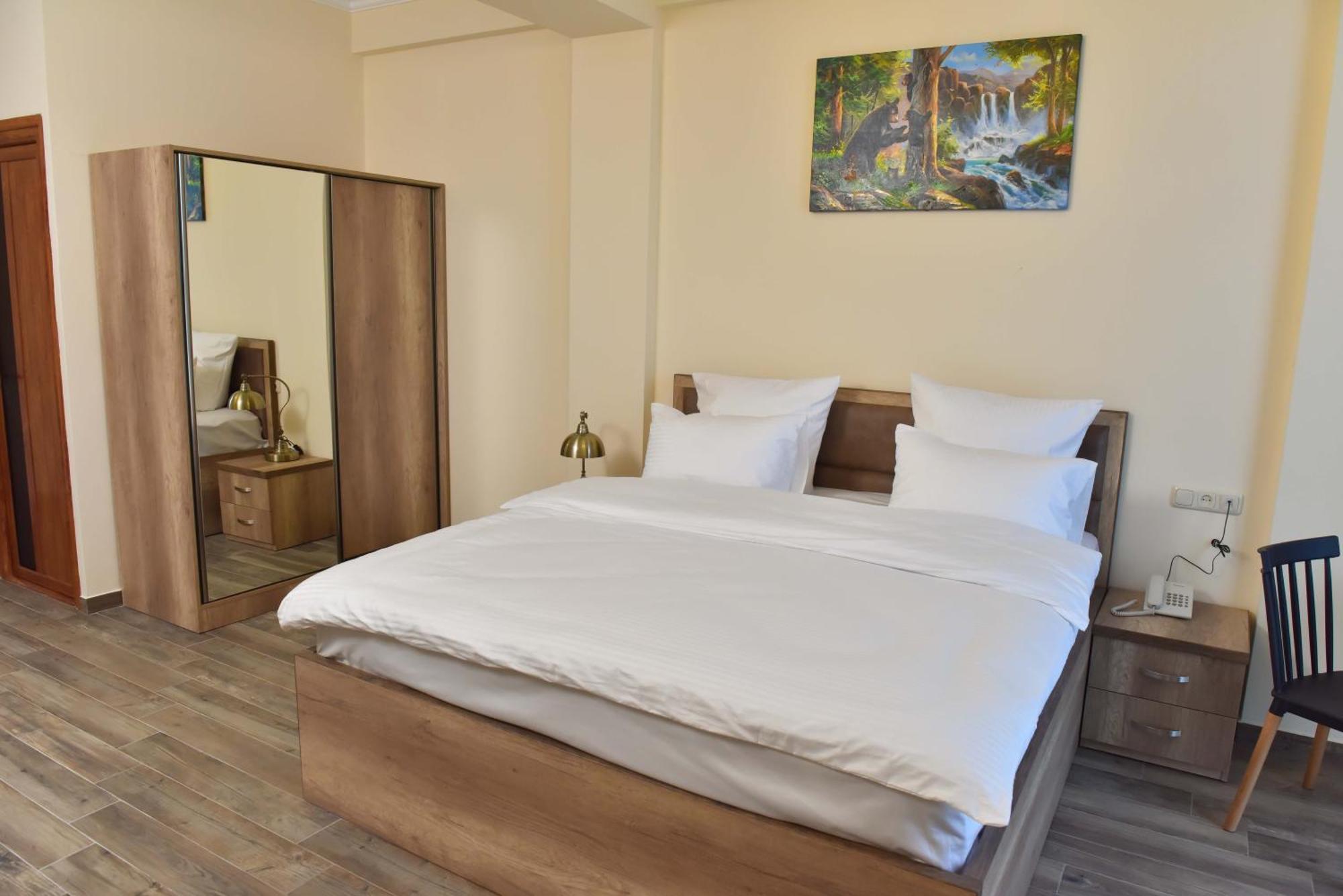 Altunyan Hotel Yerevan Bagian luar foto